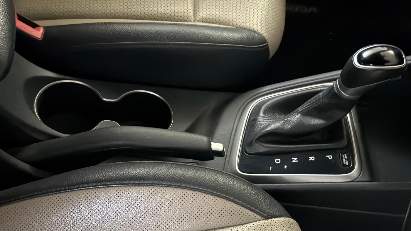 2018 Hyundai Verna 1.6 VTVT SX (O) AT, Petrol, Automatic, 48,092 km, Gear Lever