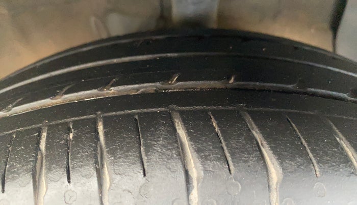 2024 Hyundai AURA SX 1.2 CNG, CNG, Manual, 36,615 km, Right Front Tyre Tread