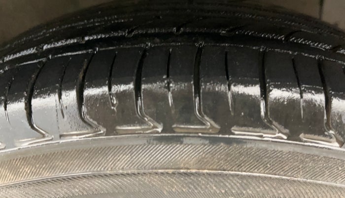 2014 Hyundai Xcent S (O) 1.2, Petrol, Manual, 97,811 km, Right Front Tyre Tread