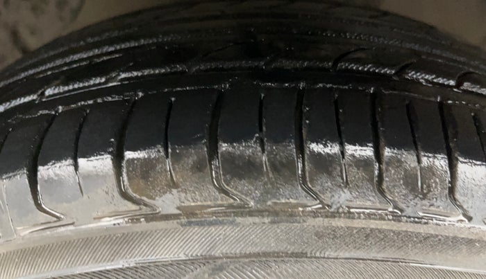 2014 Hyundai Xcent S (O) 1.2, Petrol, Manual, 97,811 km, Left Front Tyre Tread