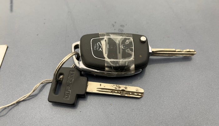 2014 Hyundai Xcent S (O) 1.2, Petrol, Manual, 97,811 km, Key Close Up