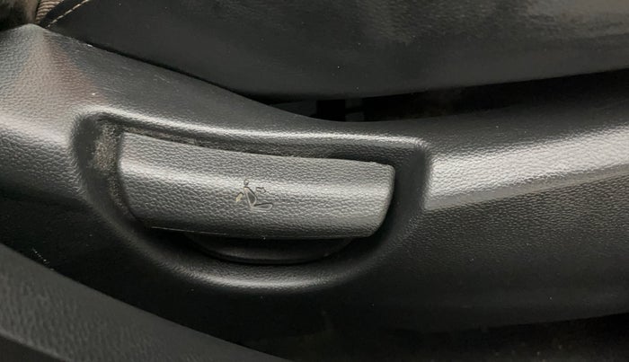 2014 Hyundai Xcent S (O) 1.2, Petrol, Manual, 97,811 km, Driver Side Adjustment Panel