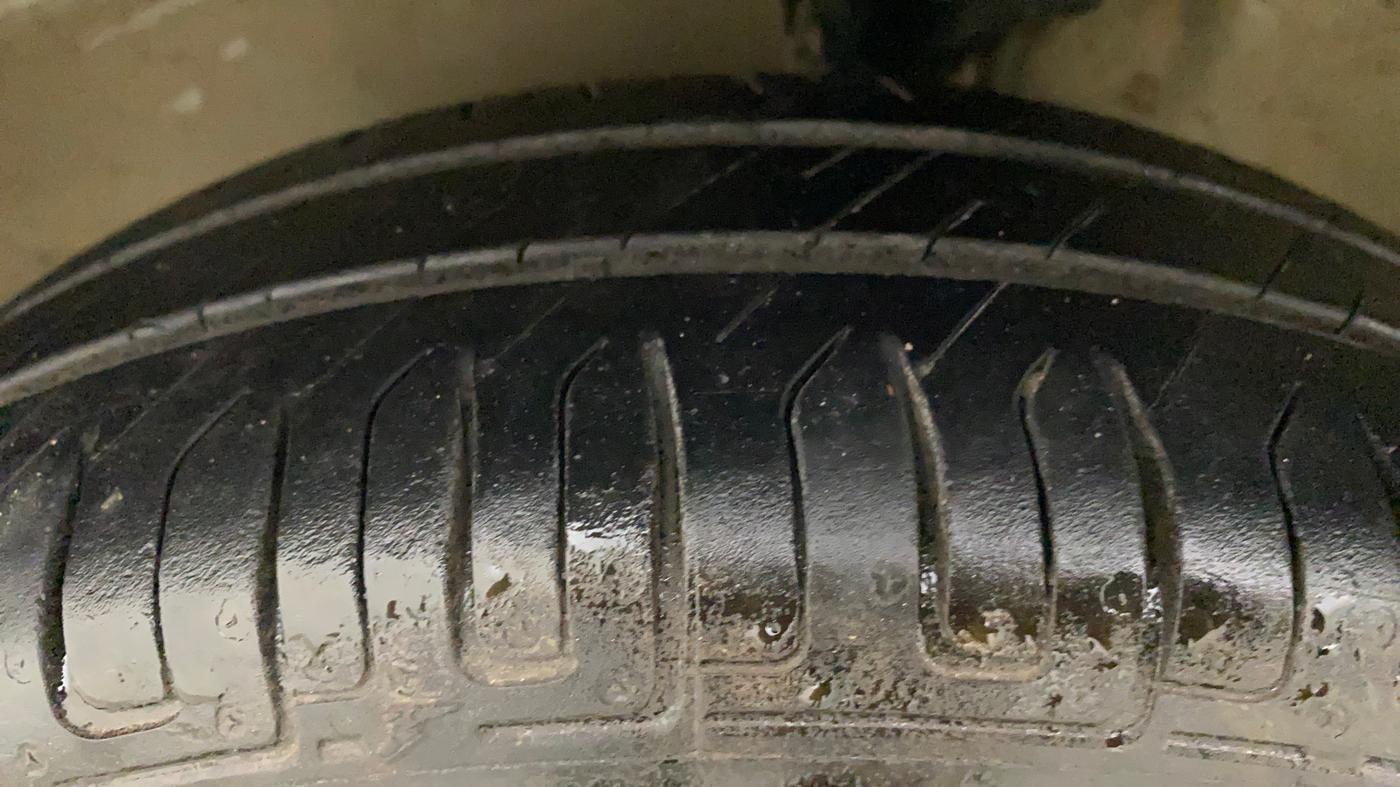 2014 Maruti Alto K10 VXI, Petrol, Manual, 97,314 km, Left Front Tyre Tread