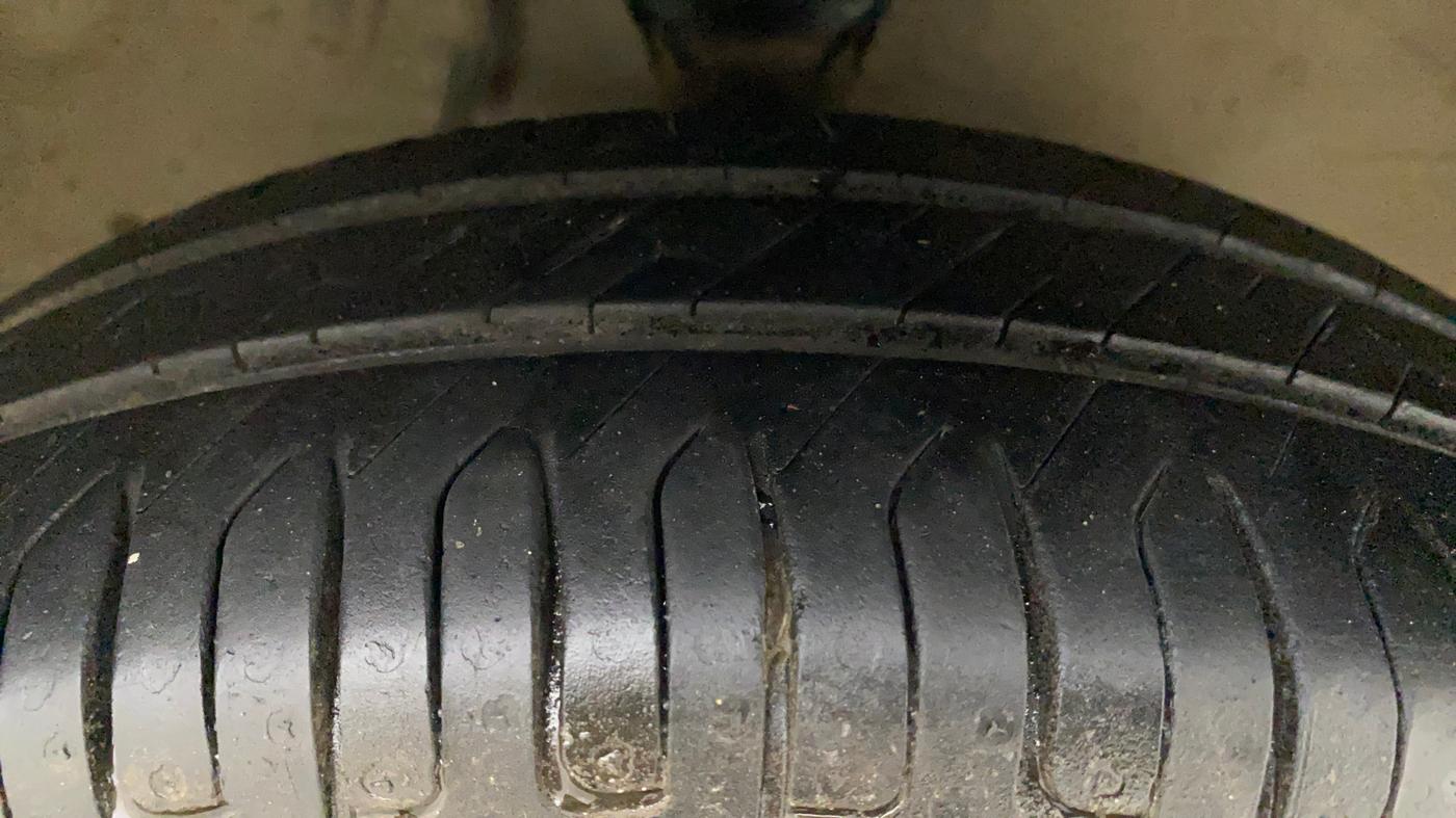 2014 Maruti Alto K10 VXI, Petrol, Manual, 97,314 km, Right Front Tyre Tread
