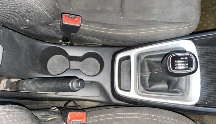 2020 Hyundai VENUE S 1.5 CRDI, Diesel, Manual, 82,804 km, Gear Lever