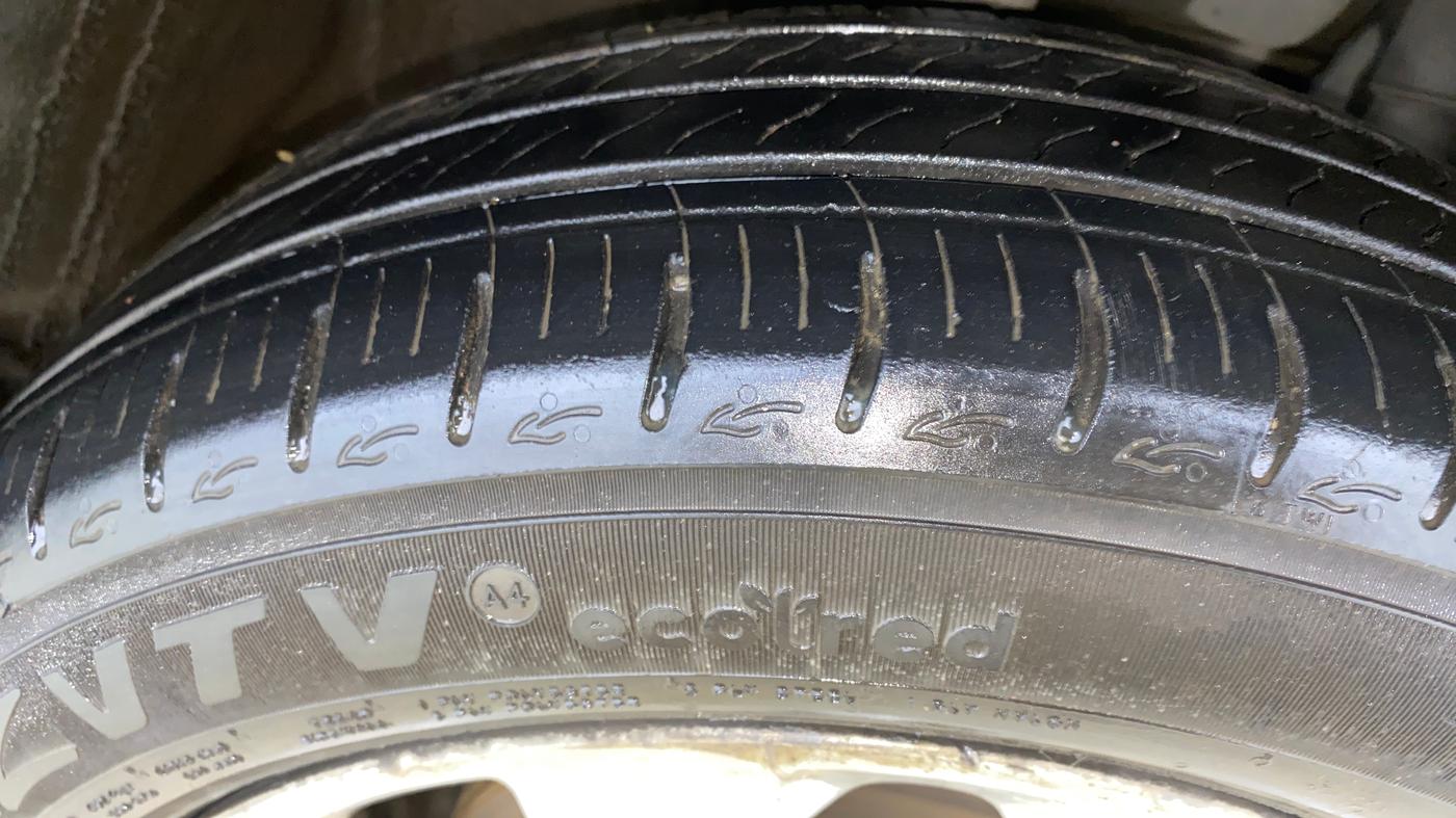 2019 Nissan Micra XV CVT, Petrol, Automatic, 1,03,683 km, Right Front Tyre Tread