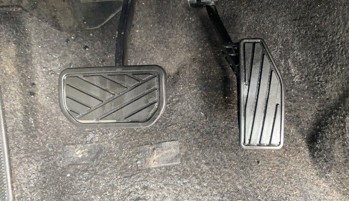 2024 Maruti FRONX DELTA 1.2 AGS, Petrol, Automatic, 7,554 km, Pedals