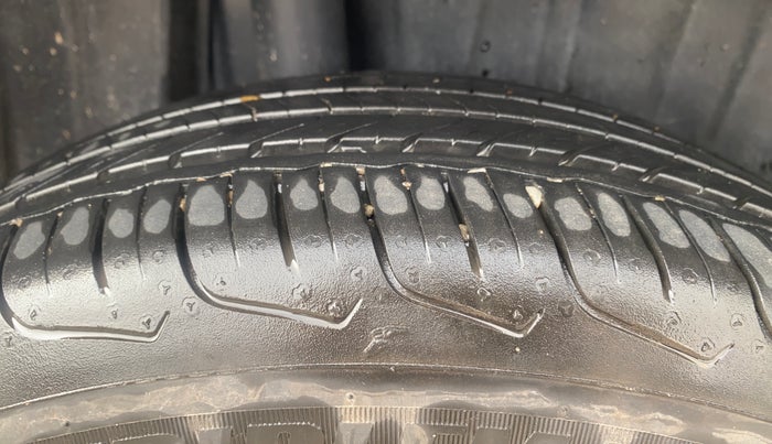 2024 Maruti FRONX DELTA 1.2 AGS, Petrol, Automatic, 7,554 km, Right Rear Tyre Tread