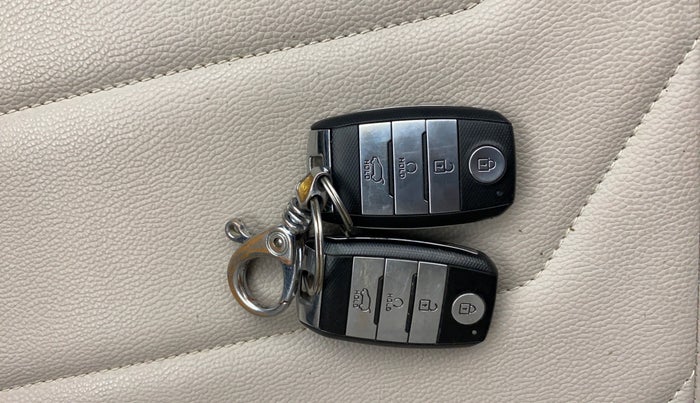 2021 KIA SONET HTX 1.5, Diesel, Manual, 78,210 km, Key Close Up