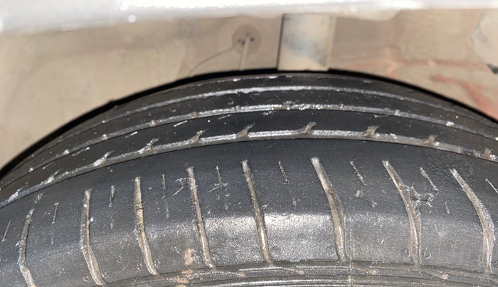 2020 MG HECTOR PLUS SHARP 1.5 PETROL TURBO HYBRID MT 6-STR, Petrol, Manual, 91,408 km, Left Front Tyre Tread