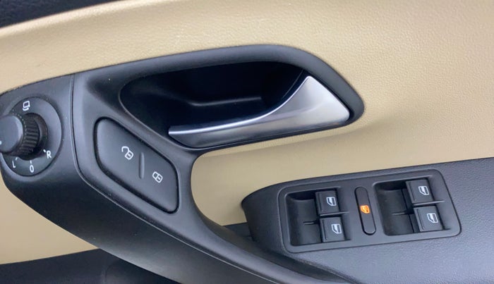 2016 Volkswagen Ameo HIGHLINE1.5L, Diesel, Manual, 85,591 km, Driver Side Door Panels Control