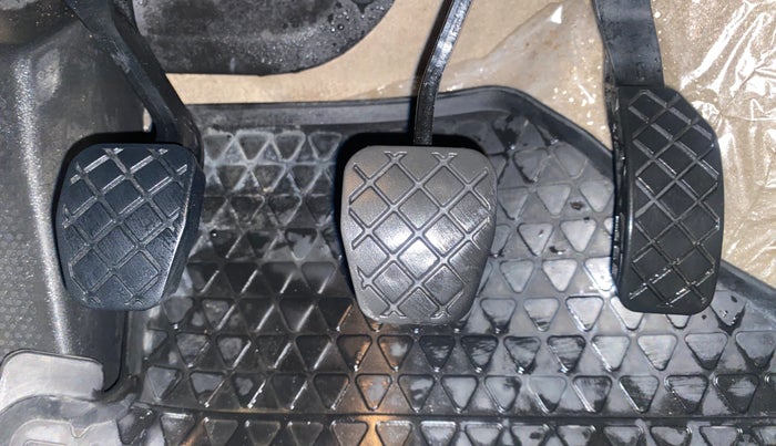 2016 Volkswagen Ameo HIGHLINE1.5L, Diesel, Manual, 85,591 km, Pedals