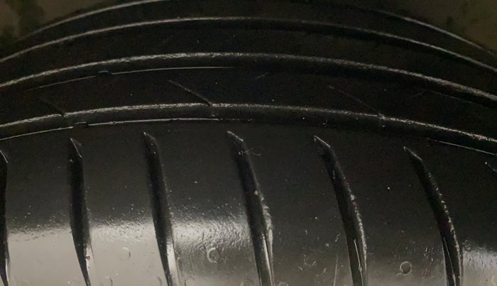 2016 Volkswagen Ameo HIGHLINE1.5L, Diesel, Manual, 85,591 km, Right Front Tyre Tread