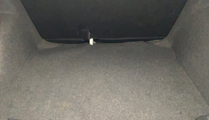 2016 Volkswagen Ameo HIGHLINE1.5L, Diesel, Manual, 85,591 km, Boot Inside