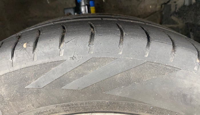 2014 Maruti Ertiga ZDI, Diesel, Manual, 1,15,731 km, Right Front Tyre Tread