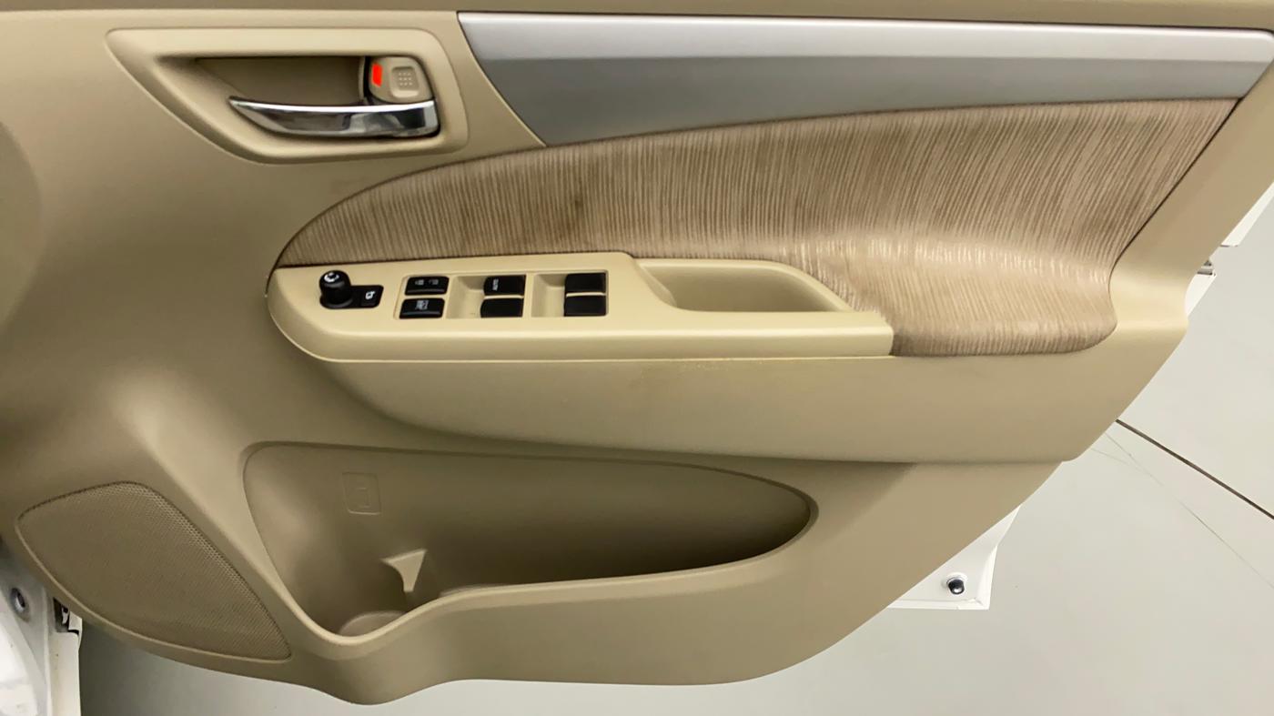 2014 Maruti Ertiga ZXI, Petrol, Manual, 62,134 km, Driver Side Door Panels Control