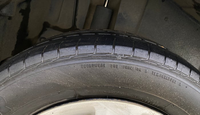 2016 Maruti Ertiga VXI AT, Petrol, Automatic, 71,206 km, Right Rear Tyre Tread