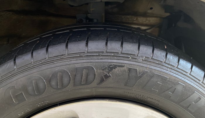 2016 Maruti Ertiga VXI AT, Petrol, Automatic, 71,206 km, Right Front Tyre Tread