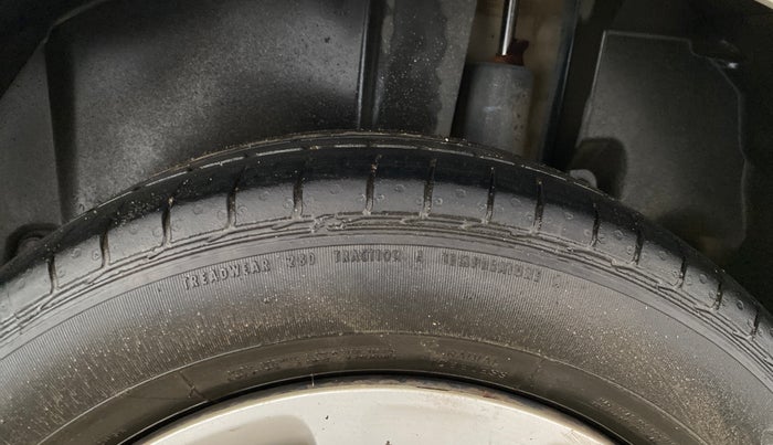 2016 Maruti Ertiga VXI AT, Petrol, Automatic, 71,206 km, Left Rear Tyre Tread