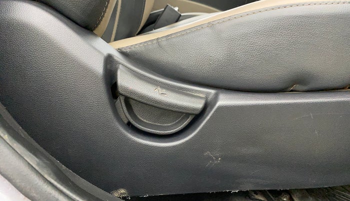 2016 Hyundai Grand i10 SPORTZ 1.2 KAPPA VTVT, Petrol, Manual, 35,876 km, Driver Side Adjustment Panel