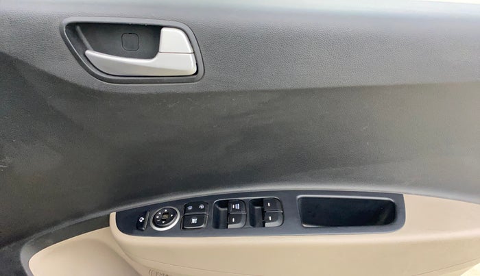 2016 Hyundai Grand i10 SPORTZ 1.2 KAPPA VTVT, Petrol, Manual, 35,876 km, Driver Side Door Panels Control