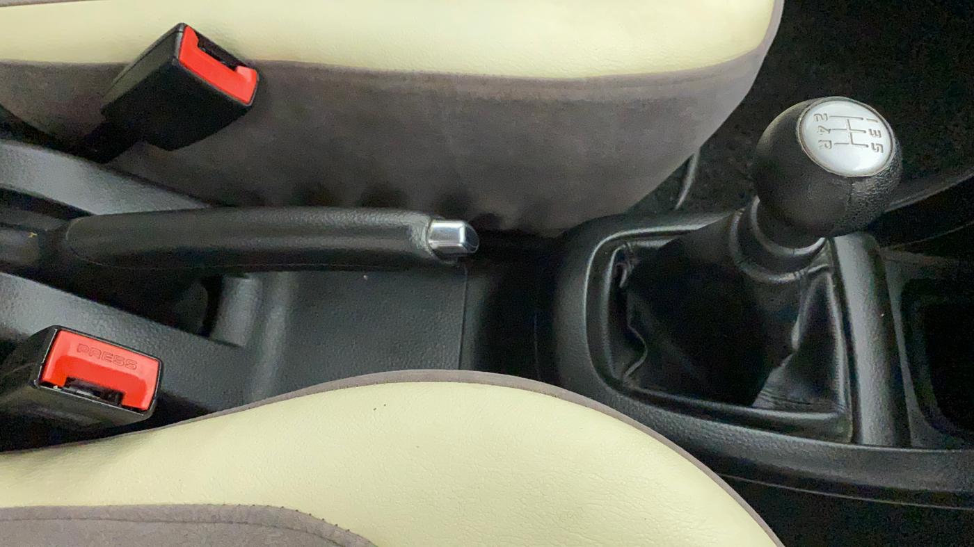 2013 Maruti Swift VXI, Petrol, Manual, 55,976 km, Gear Lever