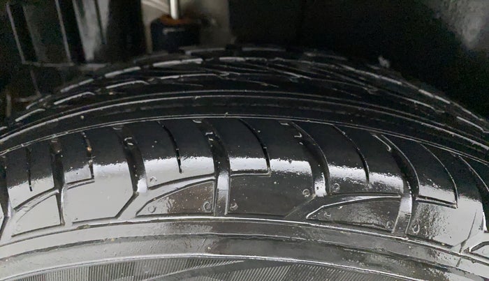 2013 Maruti Swift VXI, Petrol, Manual, 55,976 km, Right Rear Tyre Tread