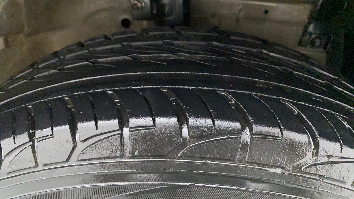 2013 Maruti Swift VXI, Petrol, Manual, 55,976 km, Right Front Tyre Tread