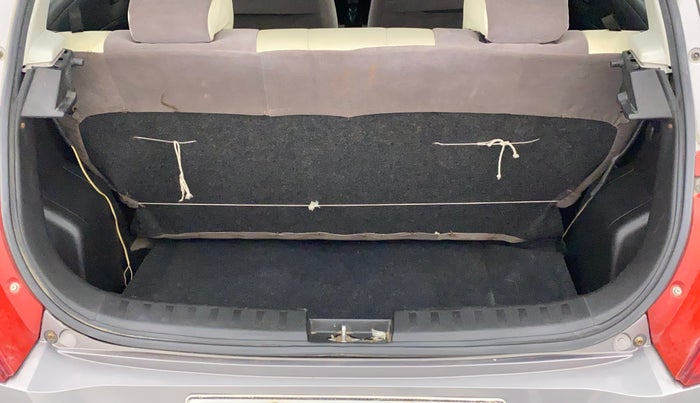 2013 Maruti Swift VXI, Petrol, Manual, 55,976 km, Dicky (Boot door) - Trim lock has minor damage