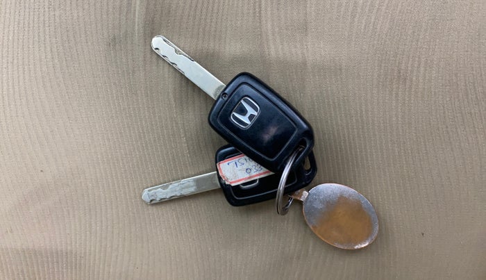 2015 Honda City 1.5L I-VTEC SV, Petrol, Manual, 1,07,468 km, Key Close Up