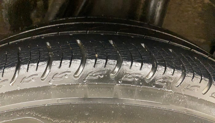 2015 Honda City 1.5L I-VTEC SV, Petrol, Manual, 1,07,468 km, Left Rear Tyre Tread