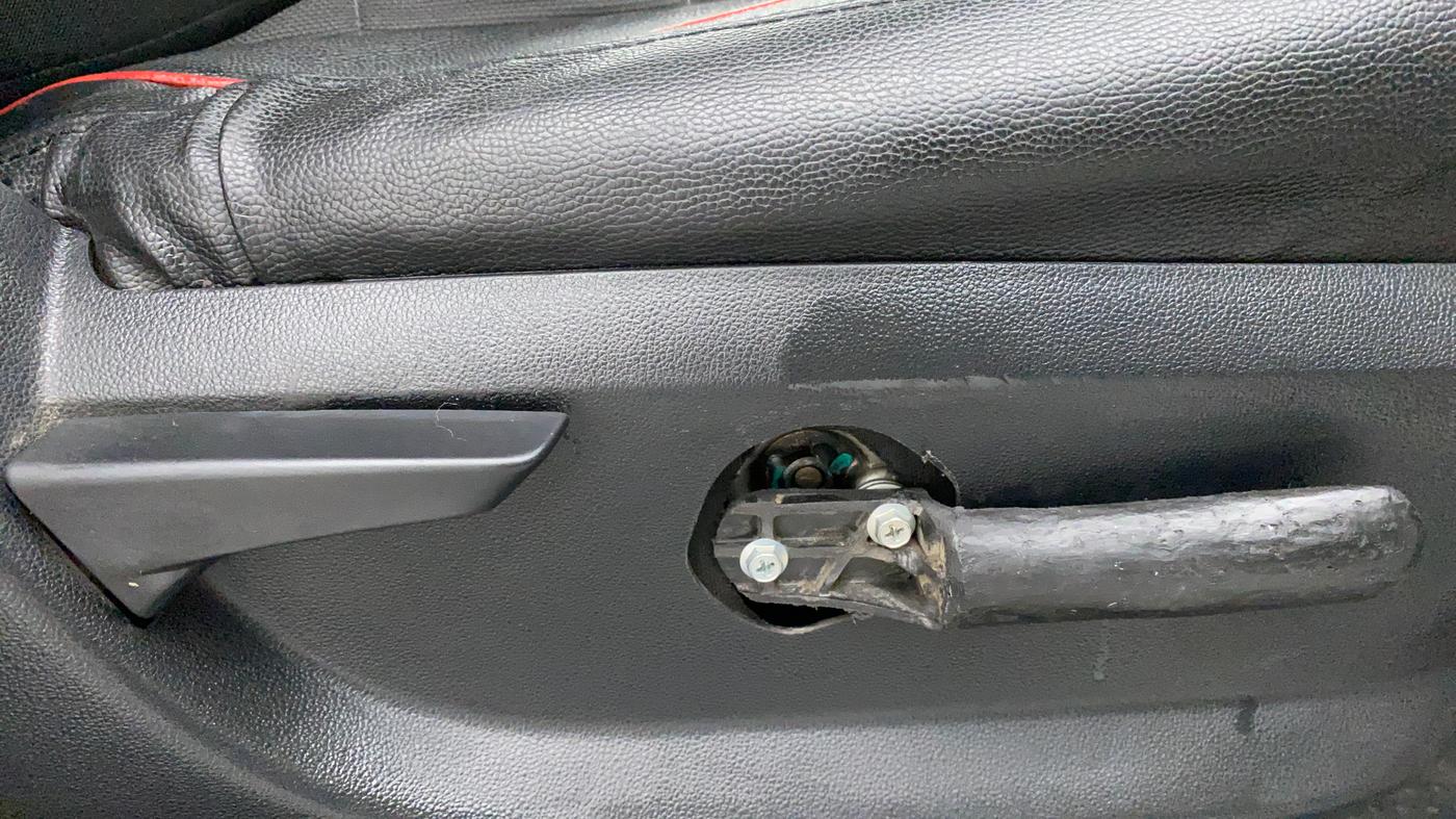 2018 Mahindra KUV 100 NXT K8 D 6 STR, Diesel, Manual, 47,726 km, Driver Side Adjustment Panel