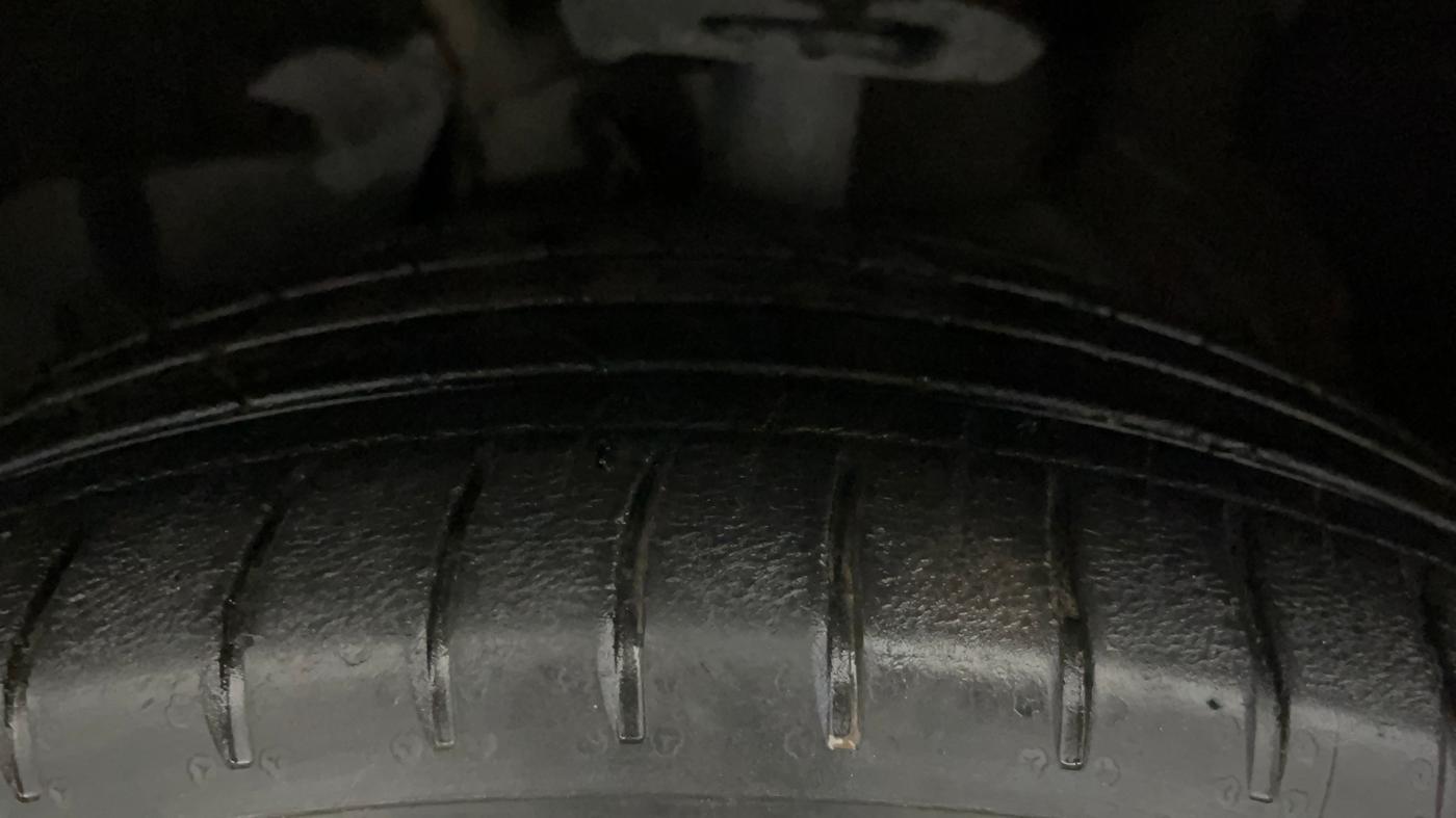 2022 MG HECTOR PLUS SHARP 1.5 PETROL TURBO CVT 6-STR, Petrol, Automatic, 42,456 km, Left Front Tyre Tread