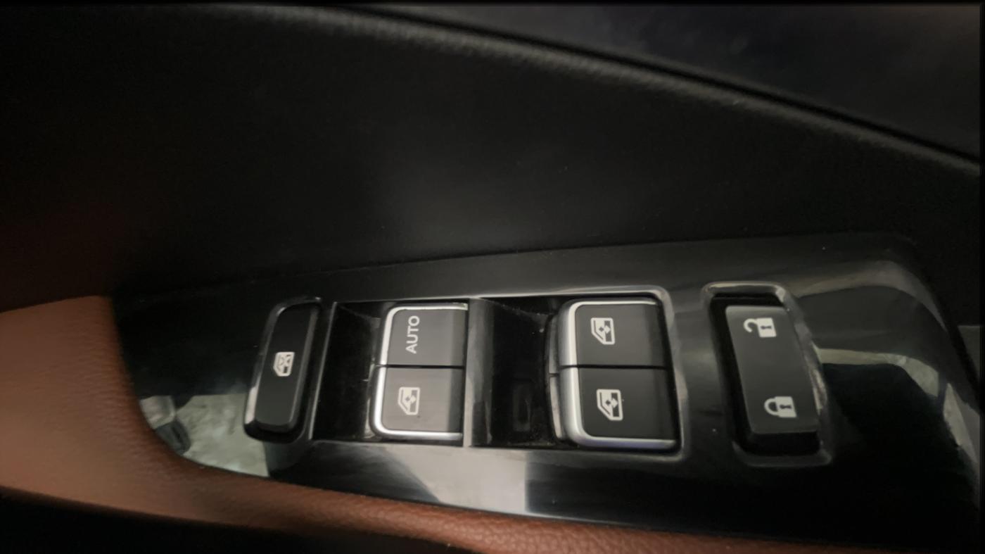 2022 MG HECTOR PLUS SHARP 1.5 PETROL TURBO CVT 6-STR, Petrol, Automatic, 42,456 km, Driver Side Door Panels Control