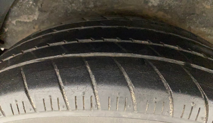 2011 Hyundai i20 MAGNA 1.2, Petrol, Manual, 60,009 km, Right Rear Tyre Tread