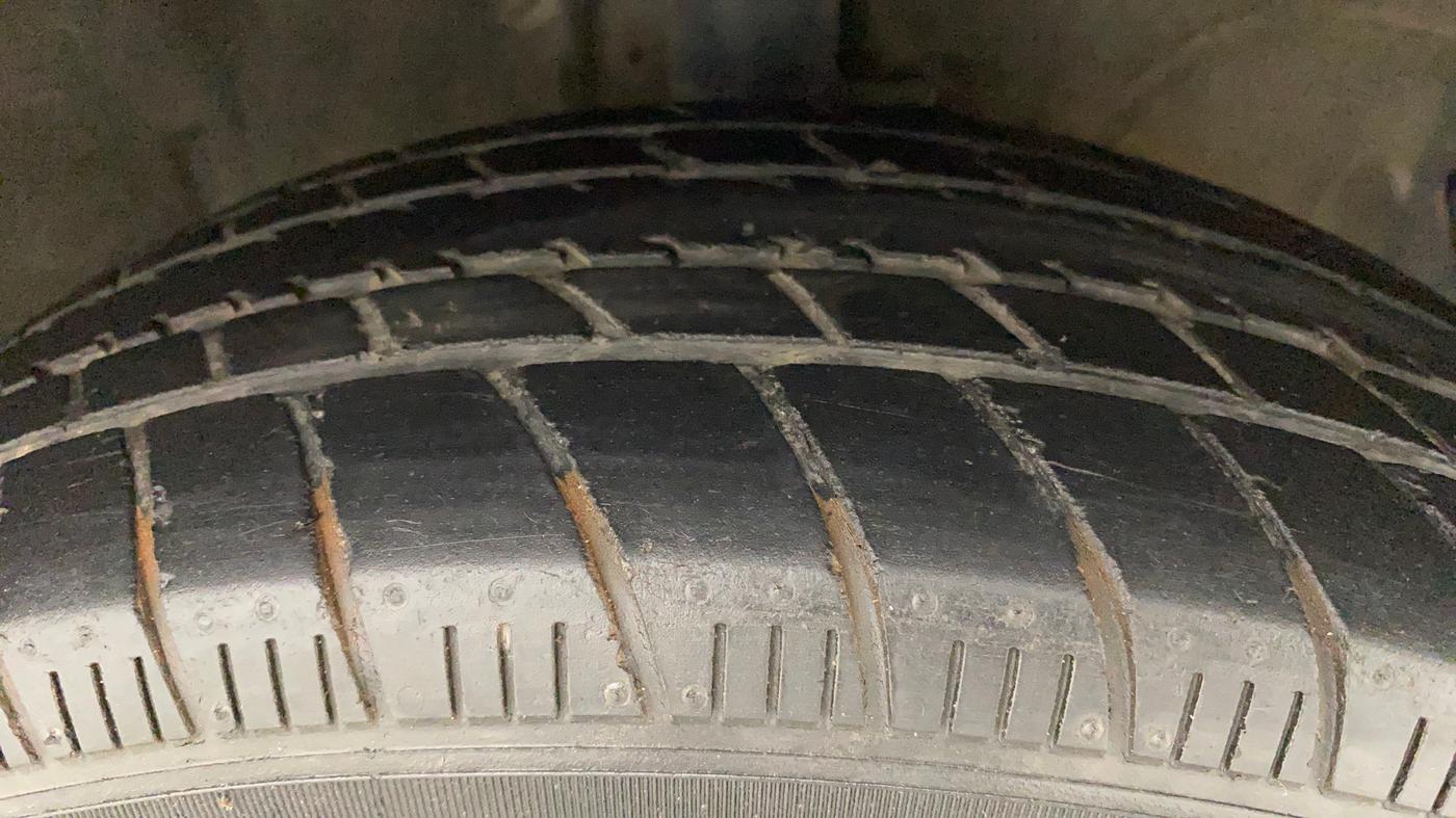 2011 Hyundai i20 MAGNA 1.2, Petrol, Manual, 60,009 km, Right Front Tyre Tread