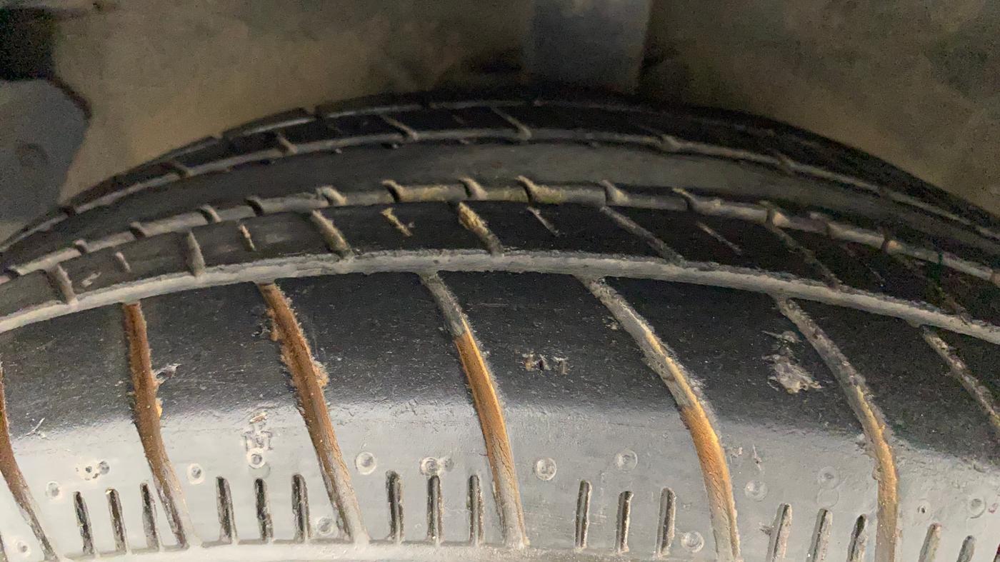 2011 Hyundai i20 MAGNA 1.2, Petrol, Manual, 60,009 km, Left Front Tyre Tread