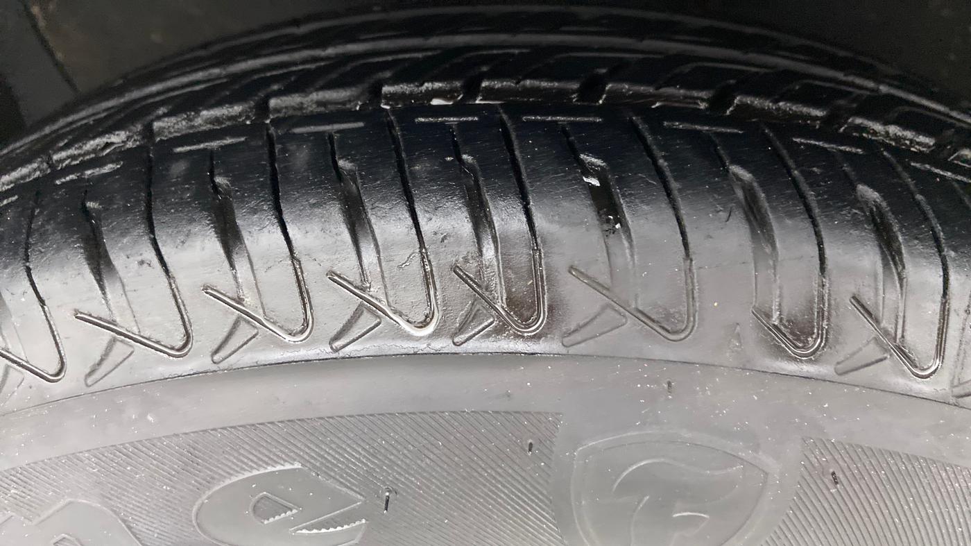2013 Maruti Ritz VDI, Diesel, Manual, 58,094 km, Left Front Tyre Tread