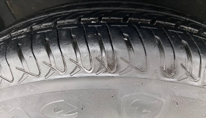 2013 Maruti Ritz VDI, Diesel, Manual, 58,094 km, Left Front Tyre Tread