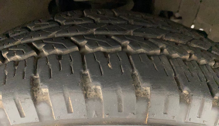 2014 Mahindra Xylo H8 ABS AIRBAG BS IV, Diesel, Manual, 82,595 km, Left Front Tyre Tread