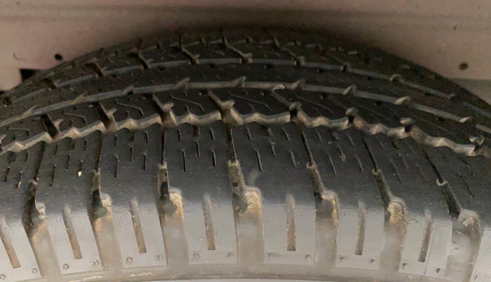 2014 Mahindra Xylo H8 ABS AIRBAG BS IV, Diesel, Manual, 82,595 km, Right Rear Tyre Tread