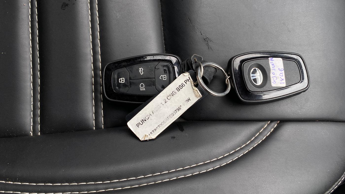 2024 Tata PUNCH ACCOMPLISHED MT CNG, CNG, Manual, 81,291 km, Key Close Up