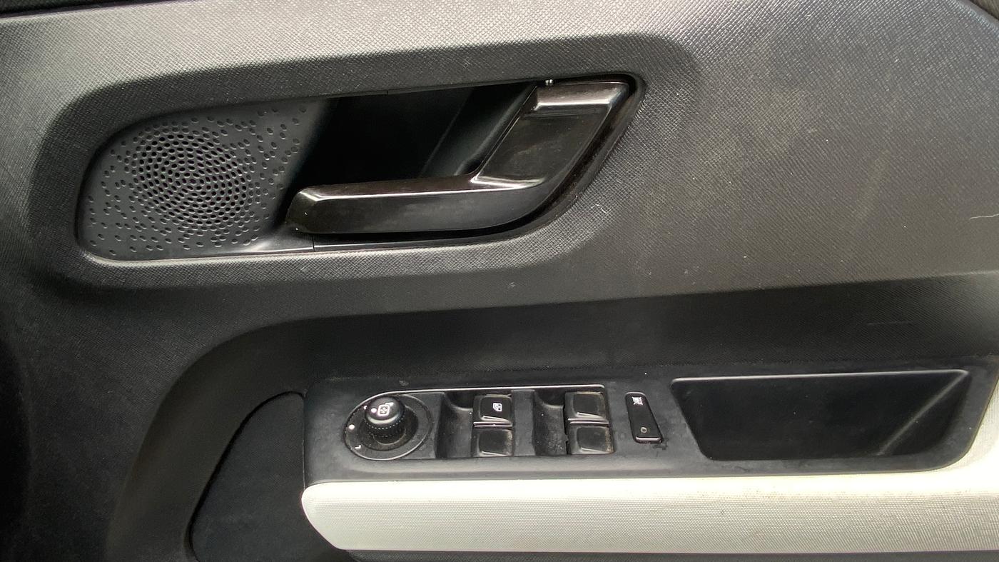 2024 Tata PUNCH ACCOMPLISHED MT CNG, CNG, Manual, 81,291 km, Driver Side Door Panels Control