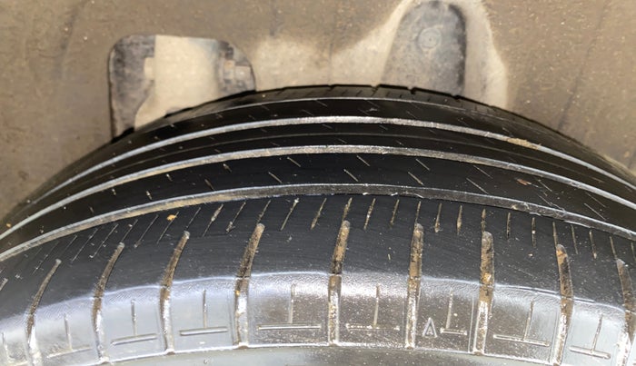 2019 Mahindra XUV300 W8 1.5 DIESEL, Diesel, Manual, 99,220 km, Left Rear Tyre Tread