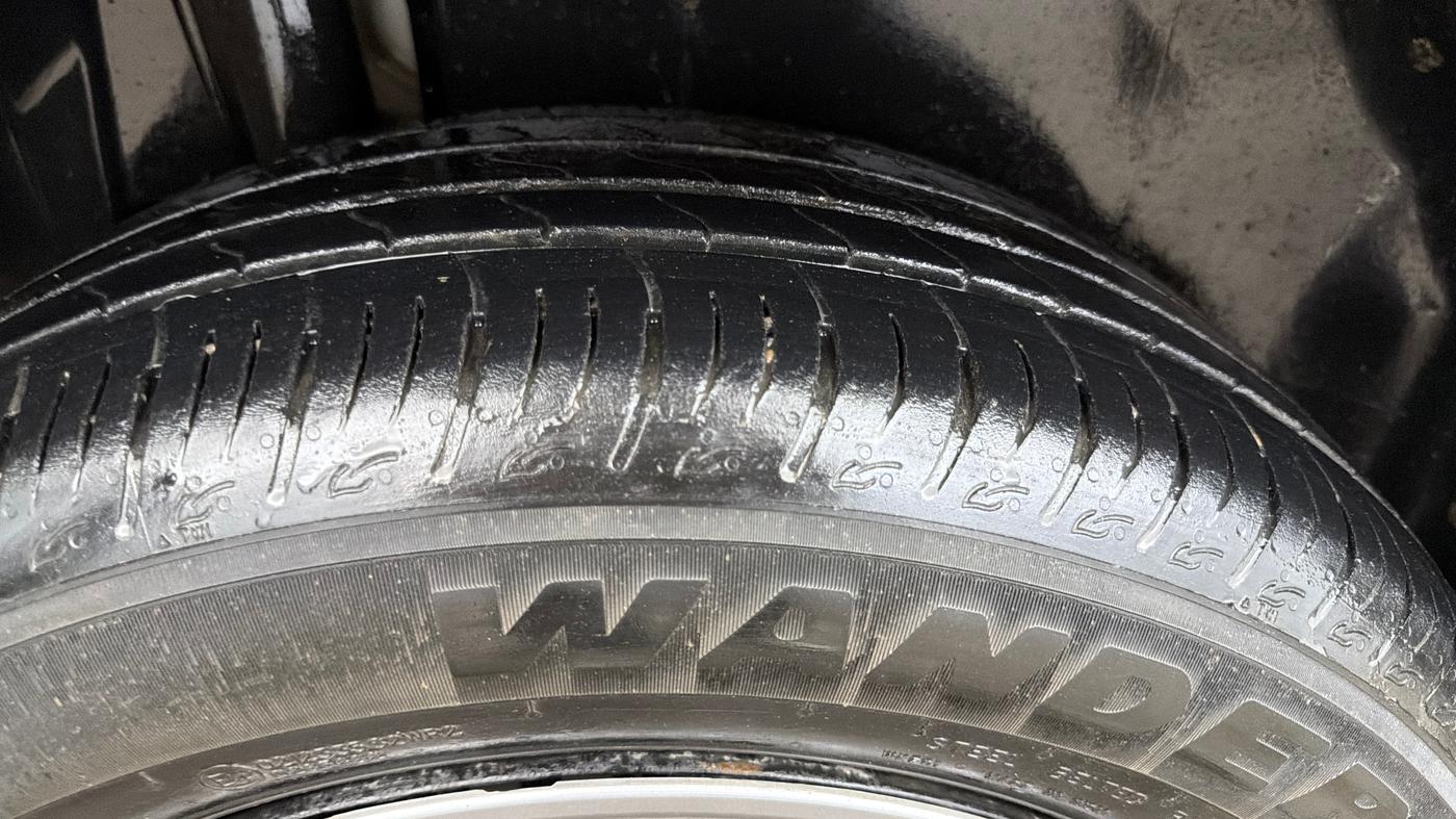 2025 Maruti BREZZA LXI S- CNG, CNG, Manual, 29,363 km, Right Rear Tyre Tread