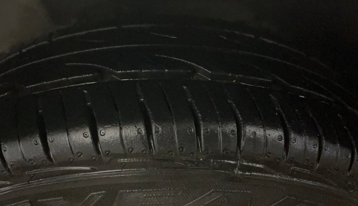 2014 Hyundai Eon ERA +, Petrol, Manual, 44,601 km, Left Front Tyre Tread