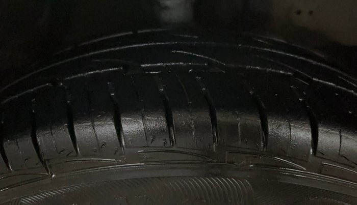 2014 Hyundai Eon ERA +, Petrol, Manual, 44,601 km, Right Front Tyre Tread