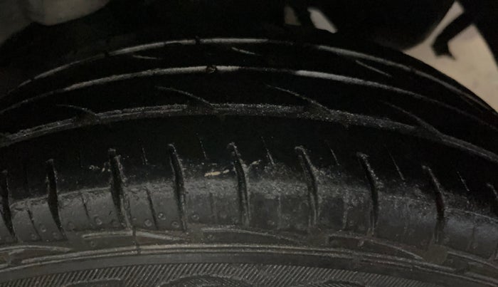 2014 Hyundai Eon ERA +, Petrol, Manual, 44,601 km, Left Rear Tyre Tread