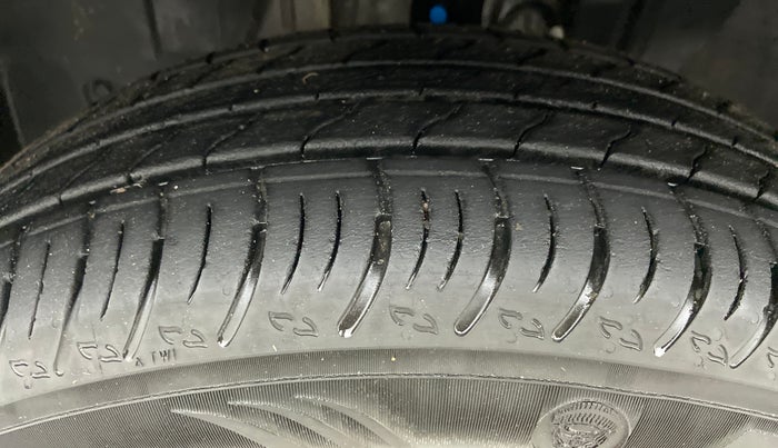 2022 Renault Kiger RXT 1.0 AMT, Petrol, Automatic, 4,062 km, Left Front Tyre Tread