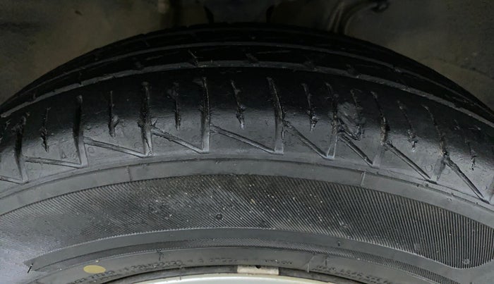 2020 Maruti Alto LXI, Petrol, Manual, 33,311 km, Right Front Tyre Tread